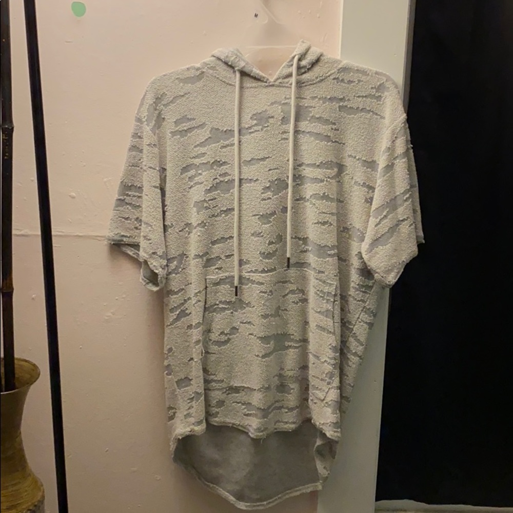 Elwood hoodie tee size large lightly worn